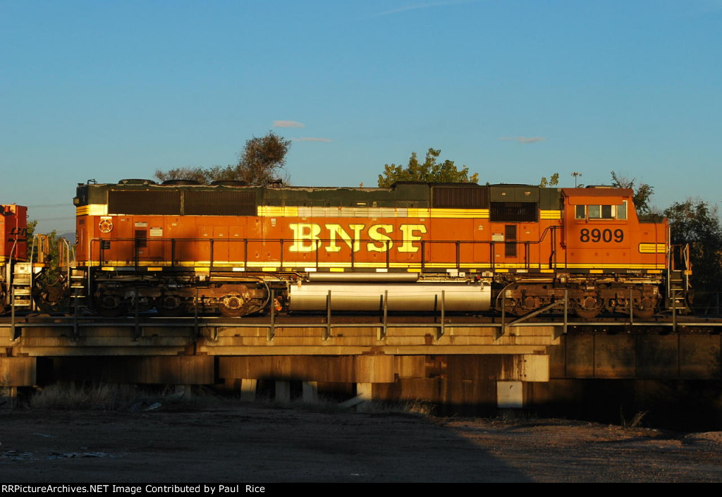 BNSF 8909